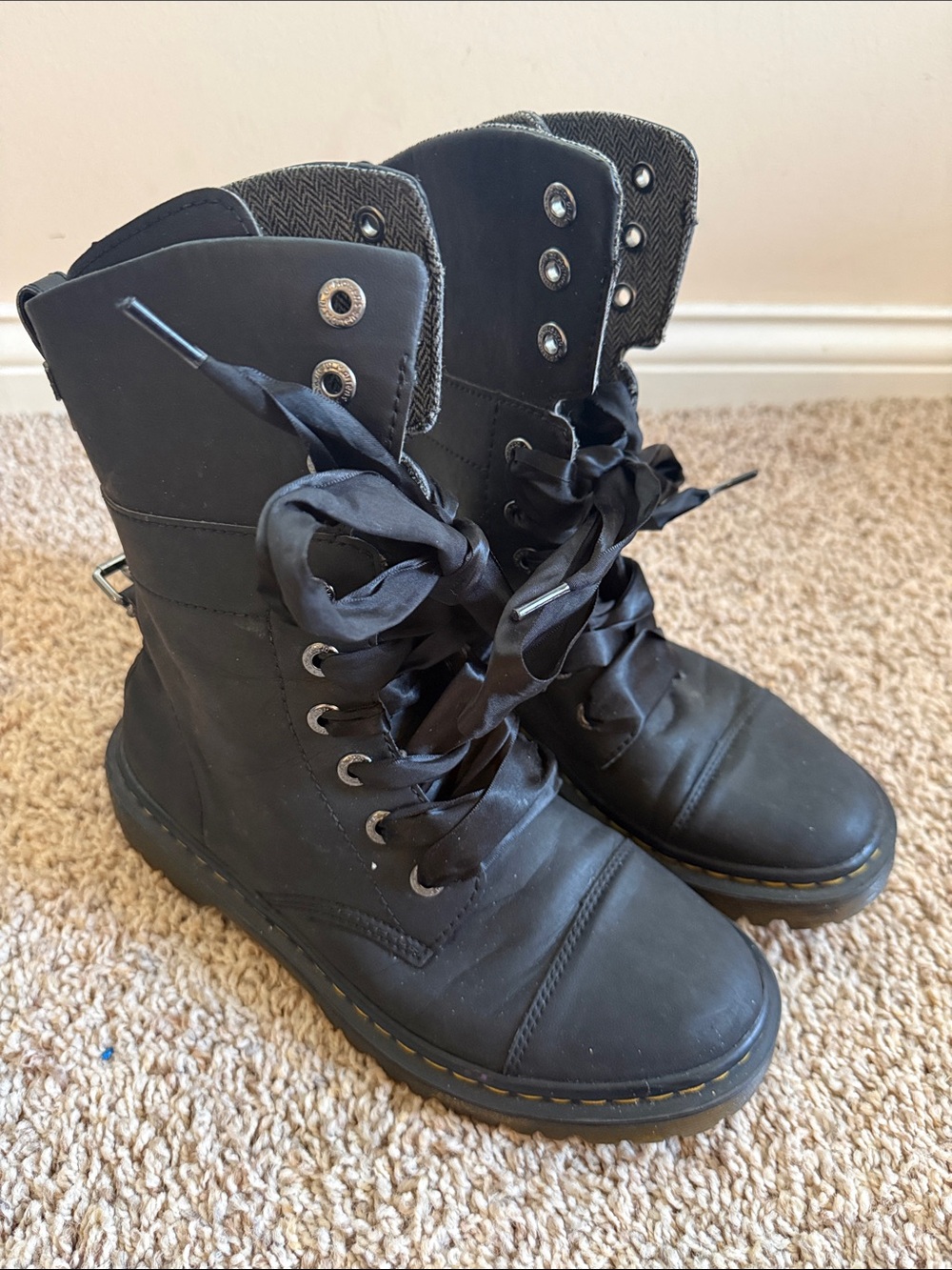 Rare Dr. Martens Yuba Black Leather Combat Boots Fold Down Satin Ribbon Sz 8